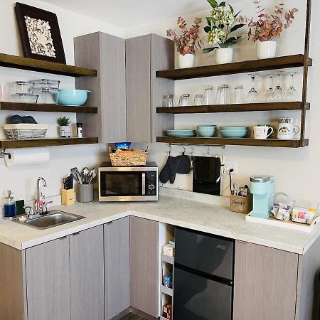 Coastal Chic Suite With Kitchenette And Private Entrance 圣彼得堡 外观 照片